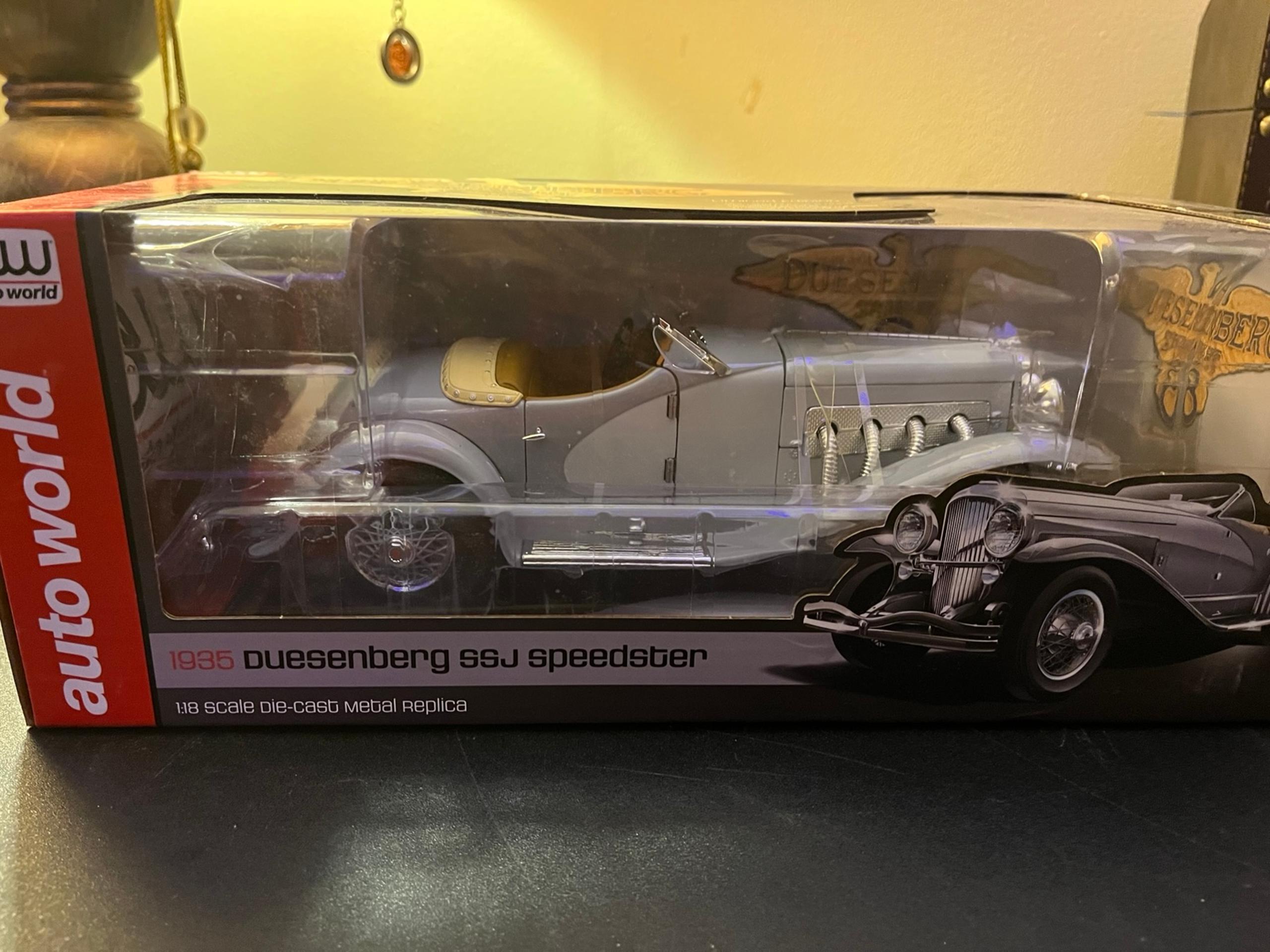 1 :18 Scale Autoworld