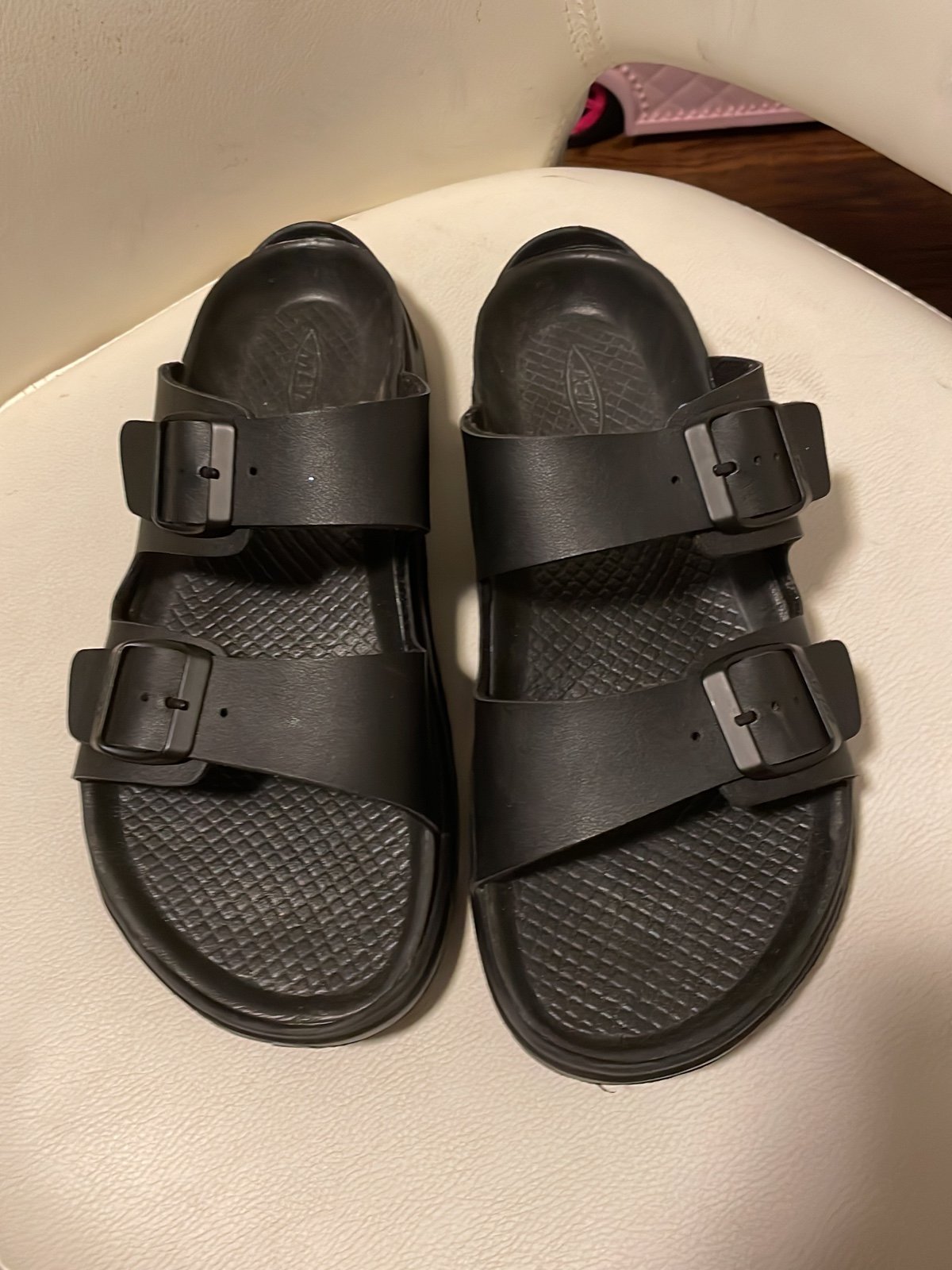 MBT men’s slipper size 8-8.5