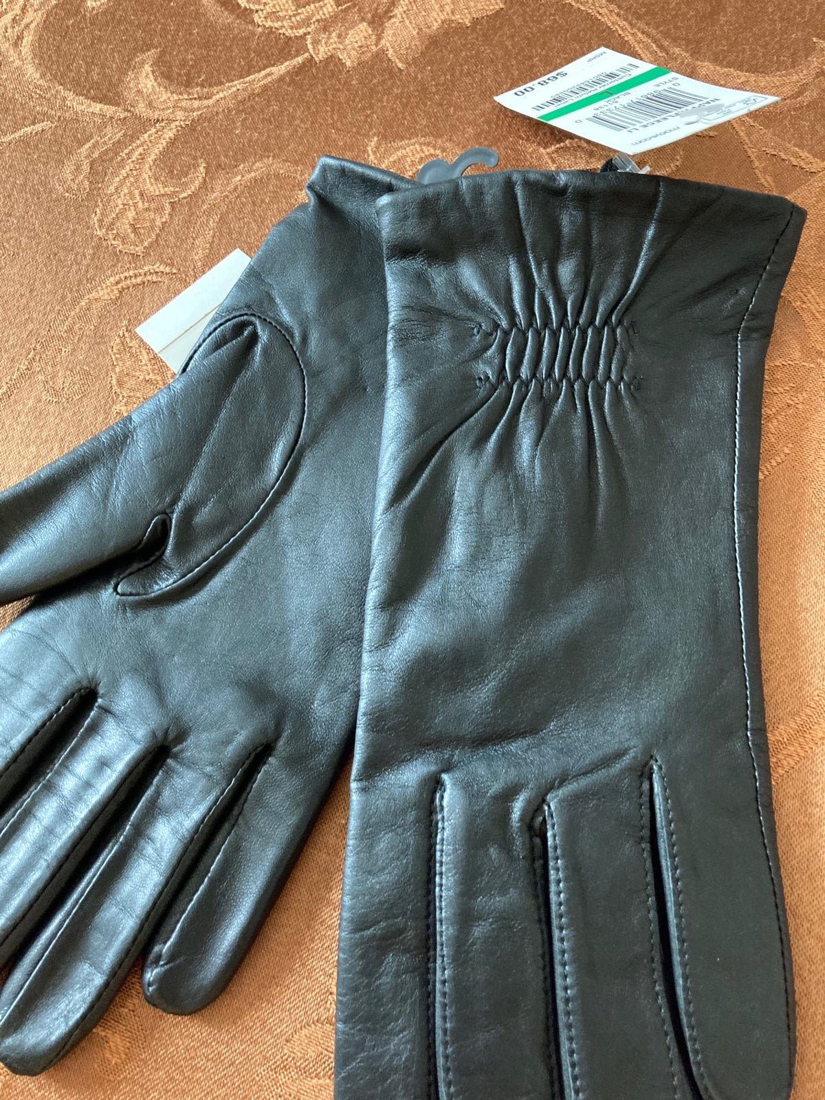 Leather gloves