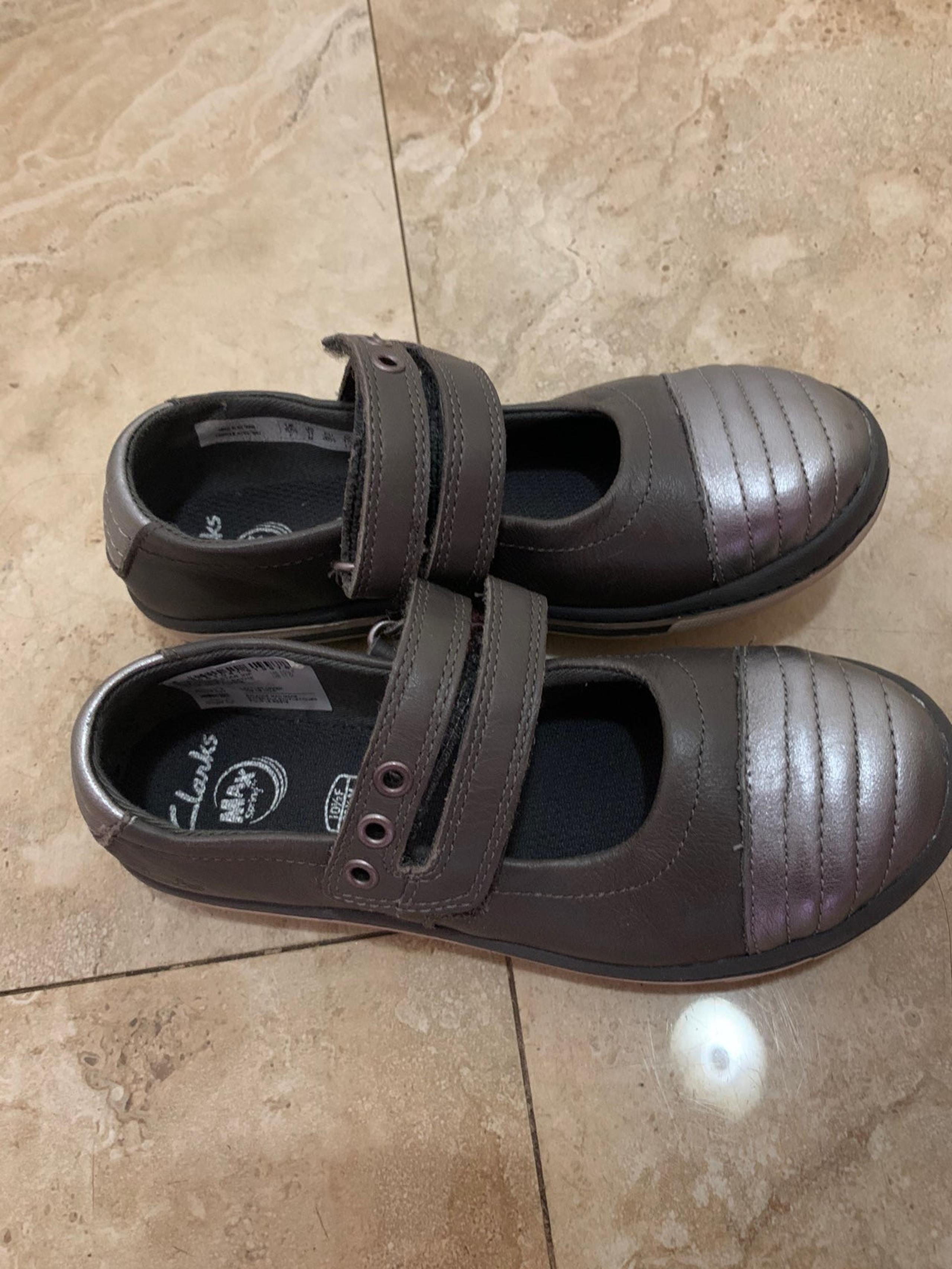 A bundle of two pairs of girls shoes