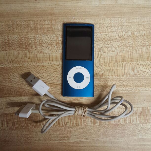 BLUE IPOD NANO 8GB
