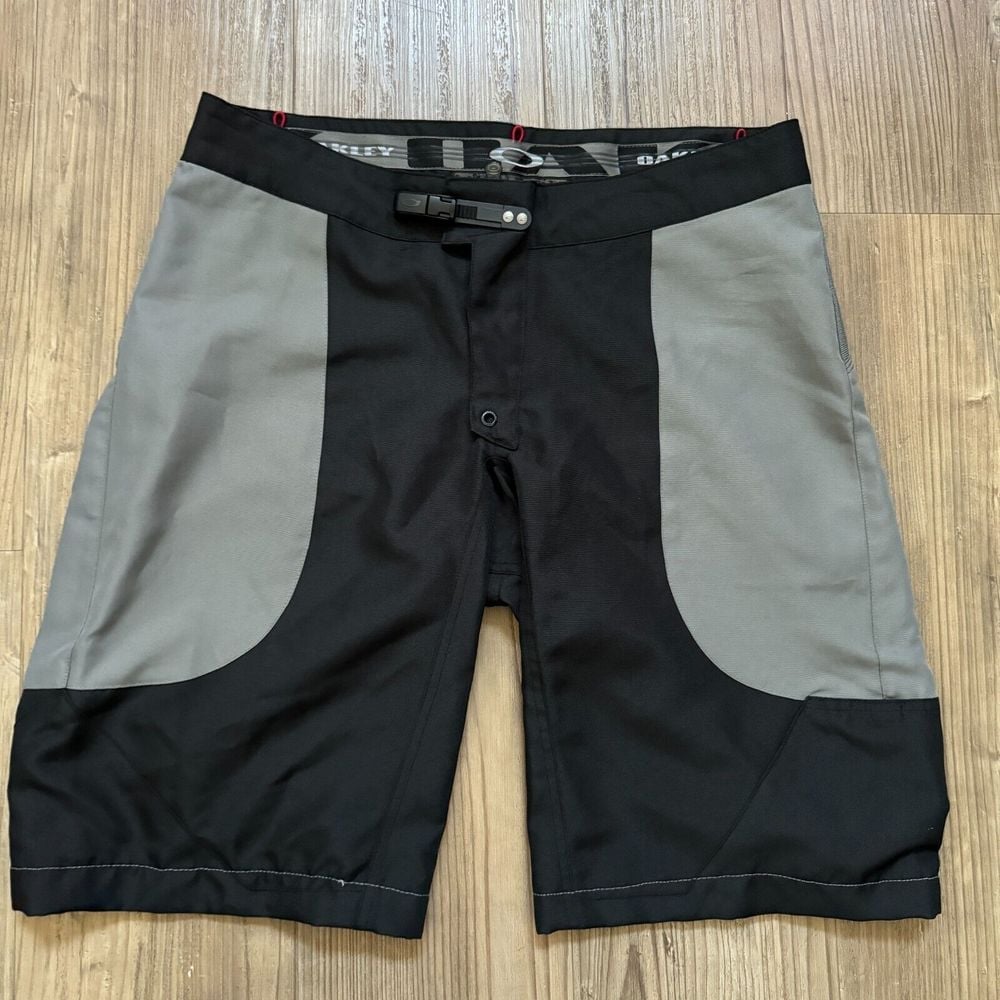 Vintage Y2K Oakley Belt Shorts Mens Cycling Biking Mountain Bike Outdoor Size 34