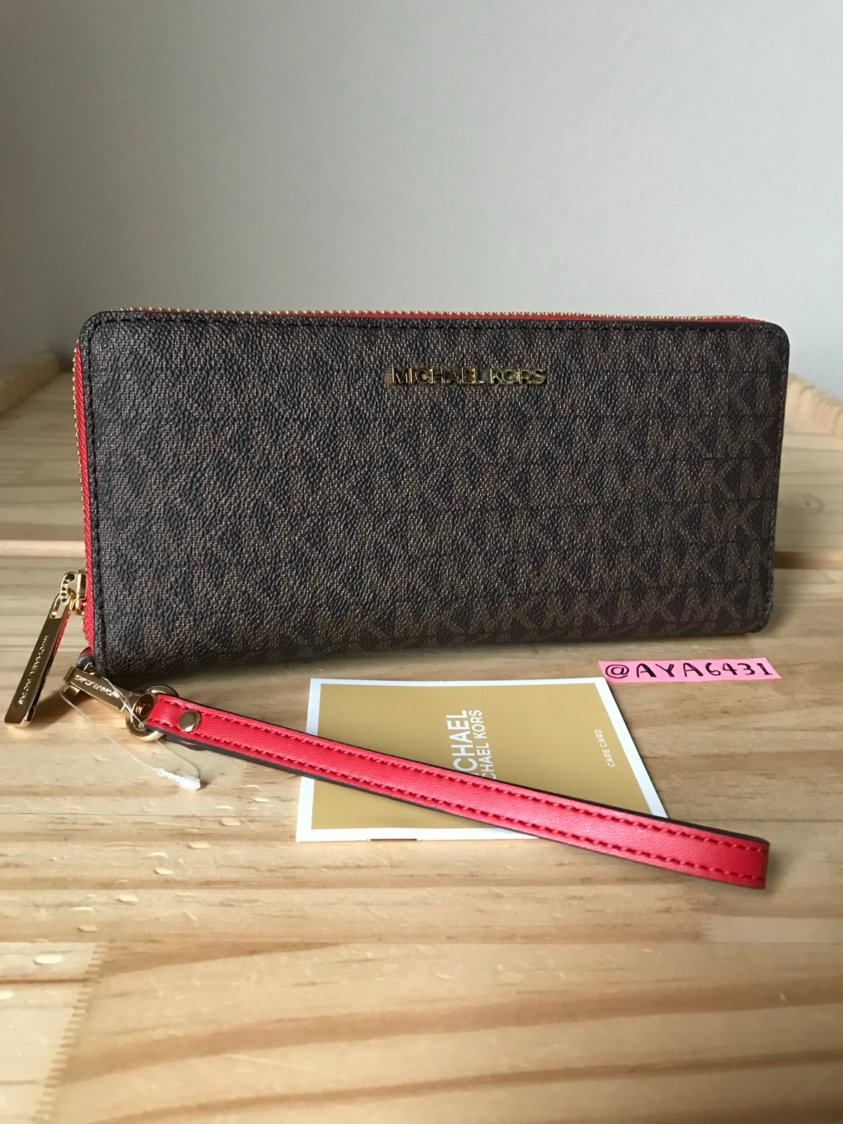 Michael Kors Jet set travel large large travel continental wallet
