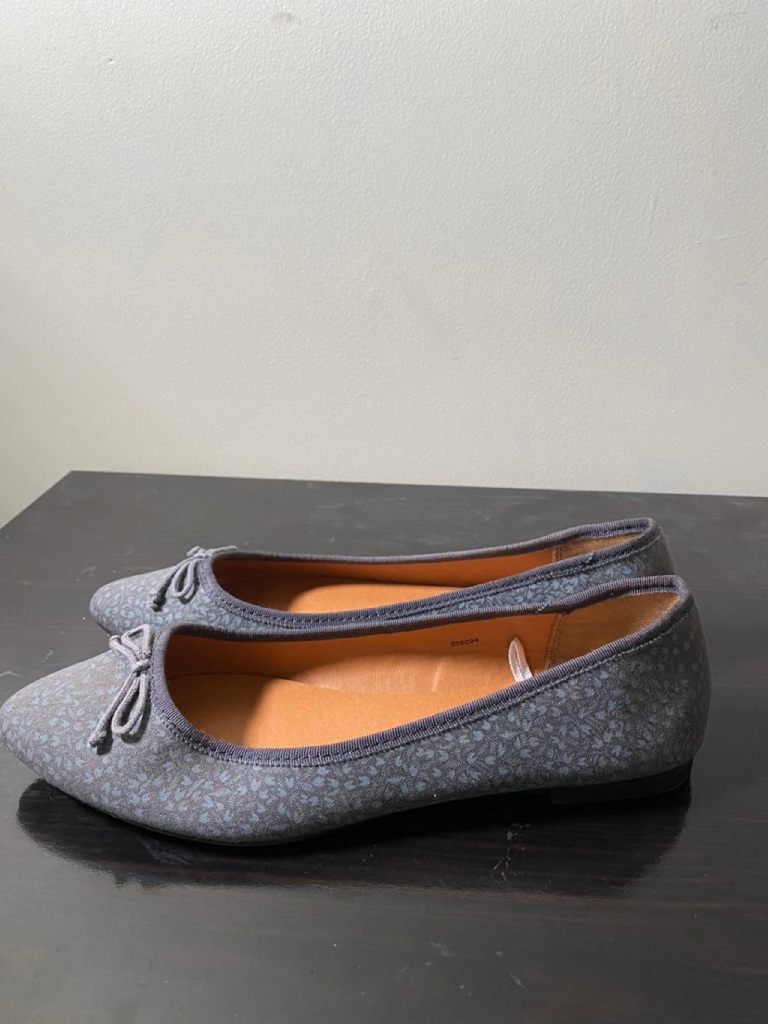 Gap brand womens flats