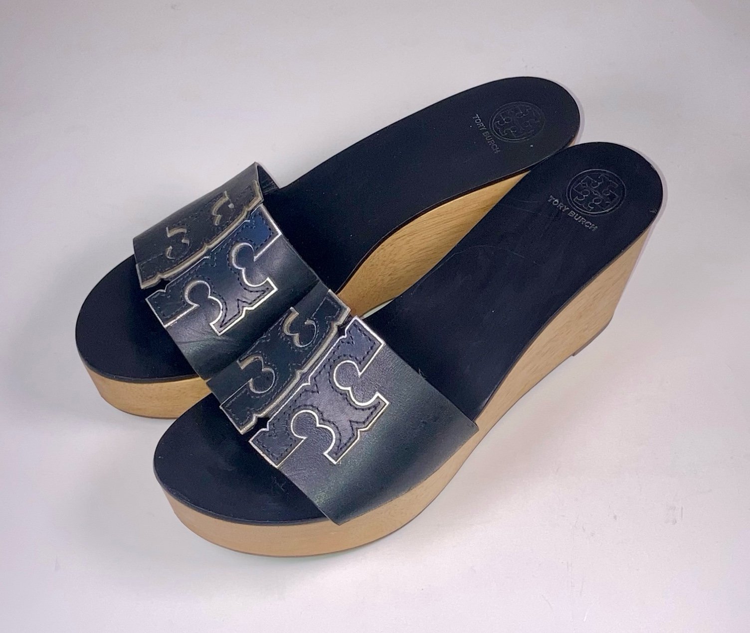Tory Burch Ines Black Leather T Logo 3.5” Wood Wedge Mule US-9M Great Condition