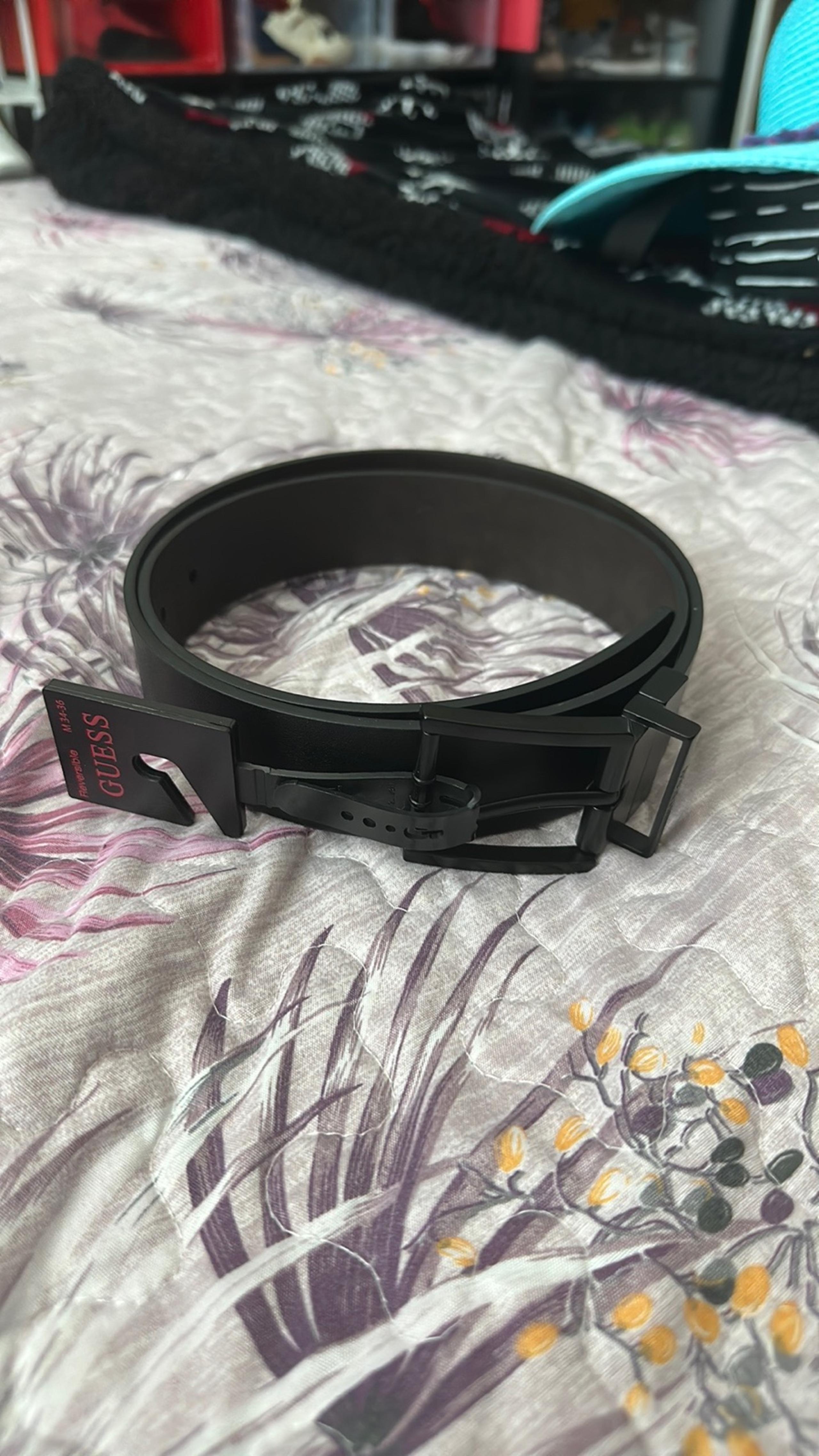 Guess Men’s reversible black brown belt Med 34-36