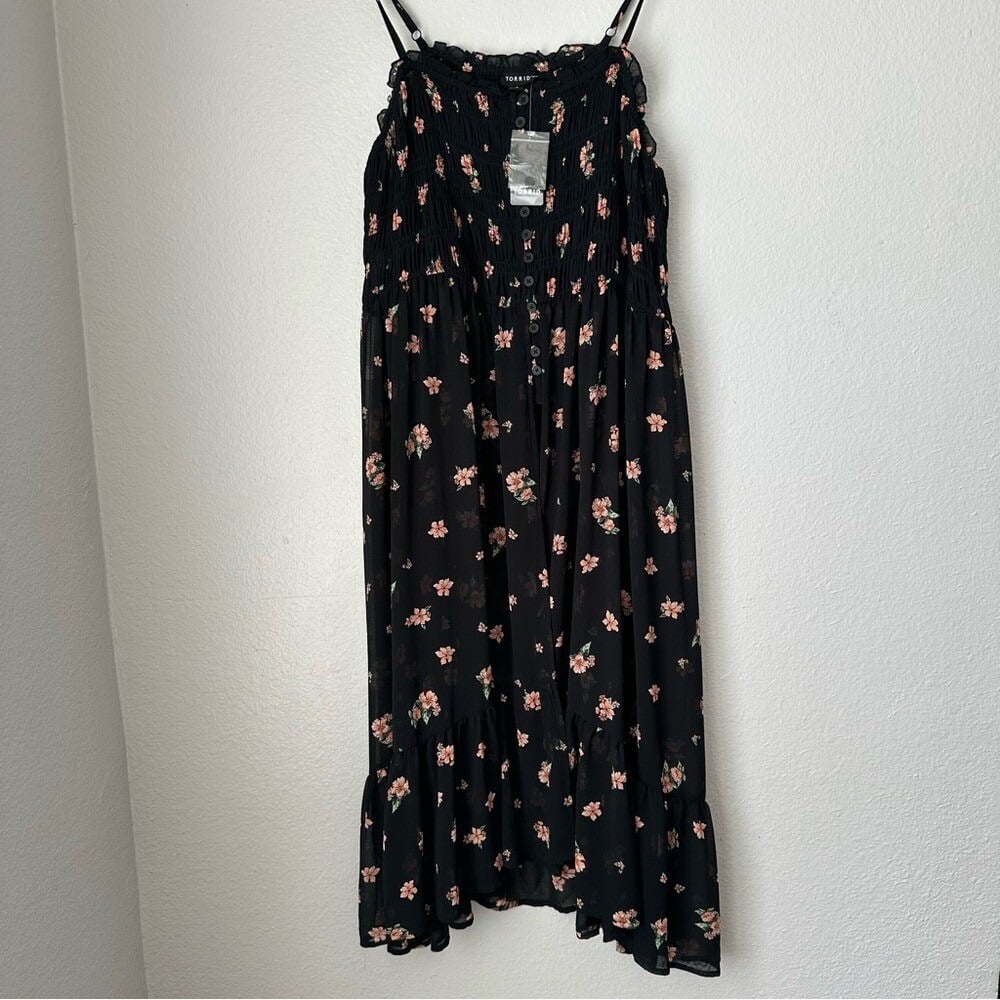 TORRID Chiffon Button Up Sleeveless Tunic Black floral cottage core Size 2 NEW