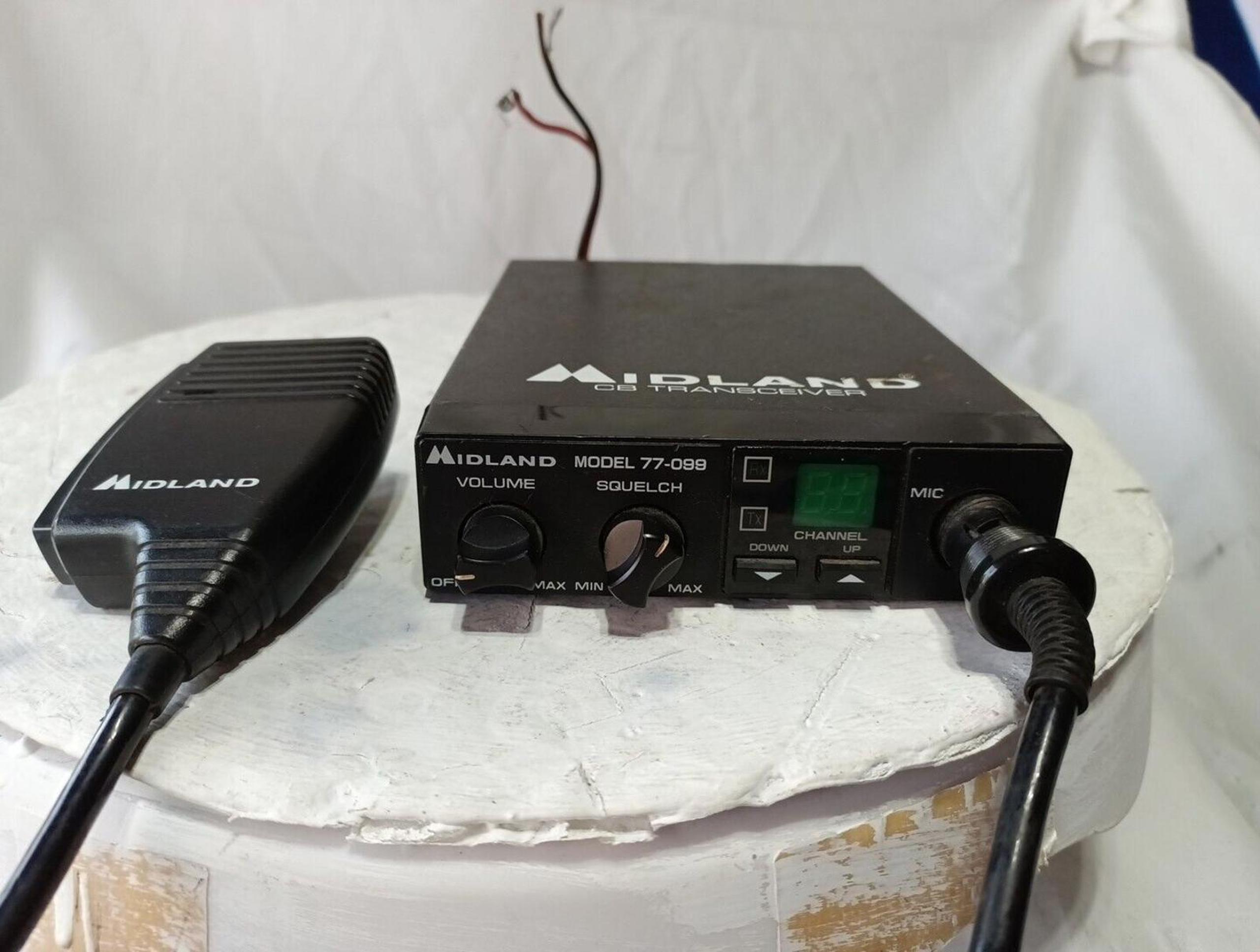 Midland CB 2-WAY Radio Model 77-099 W/ Microphone MIC ~POWERS ON
