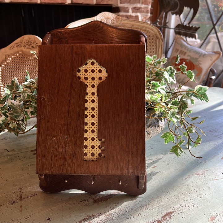 Retro Style Solid Wooden Rattan Box Key Cabinet Wall Holder