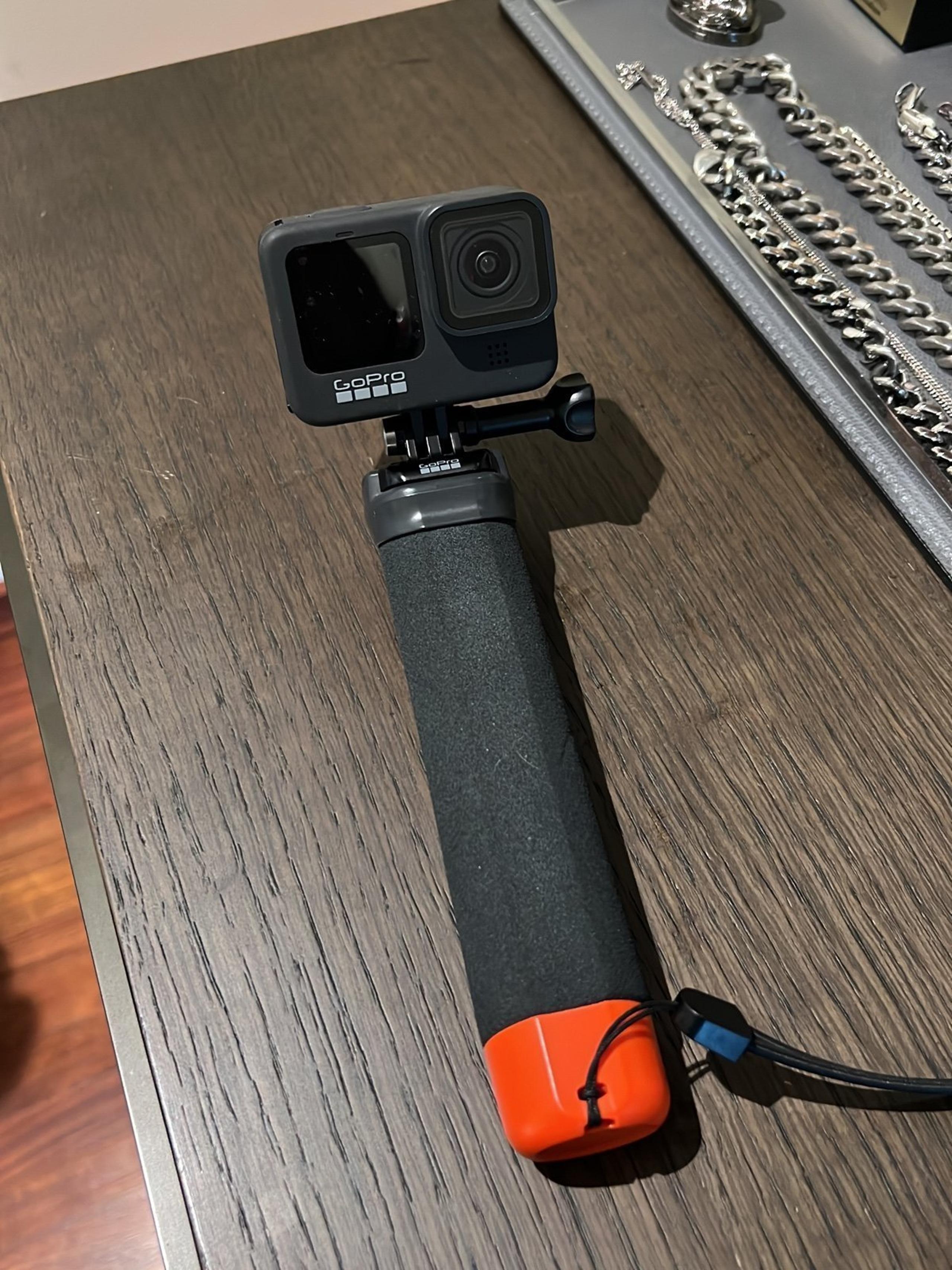 Go Pro Hero 9 W/ Stick