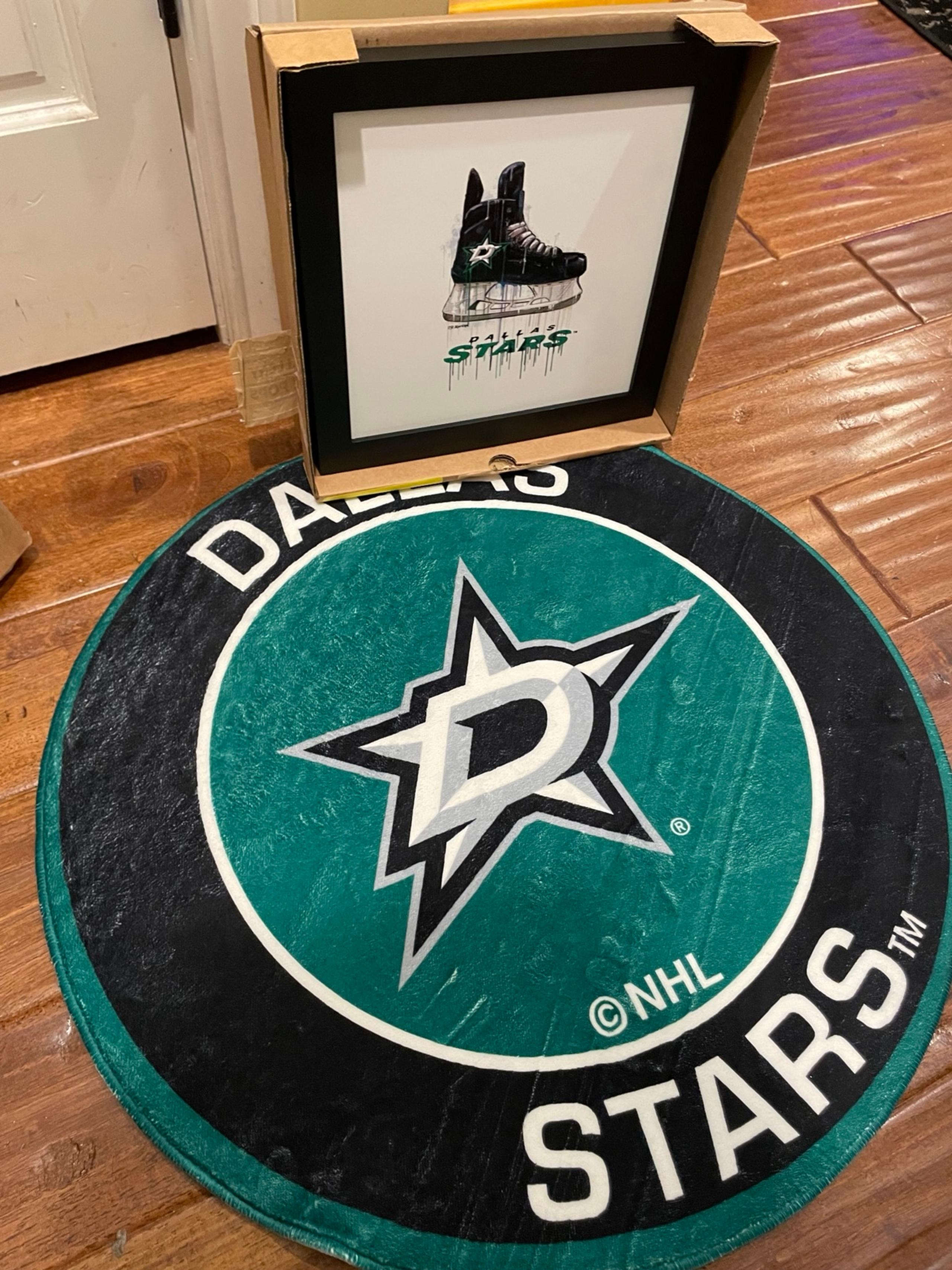 Dallas Stars rug and picture