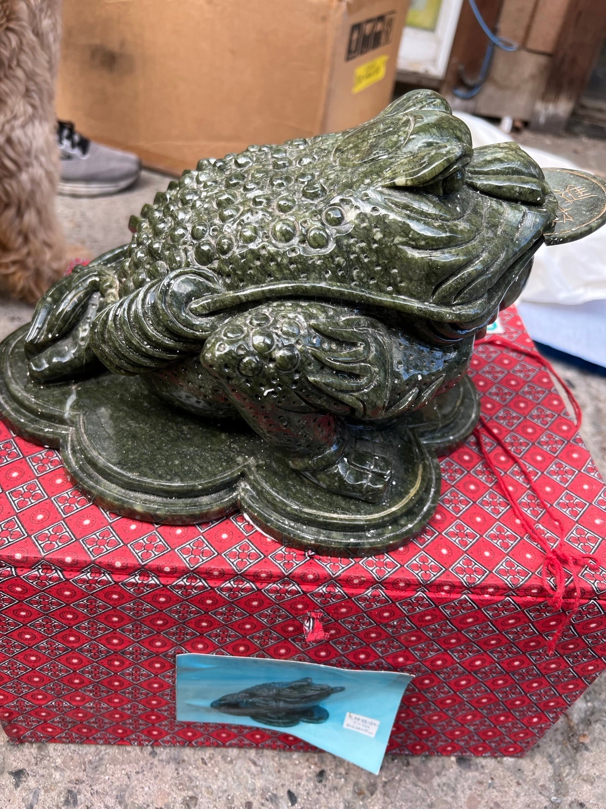 Jade Frog Statue