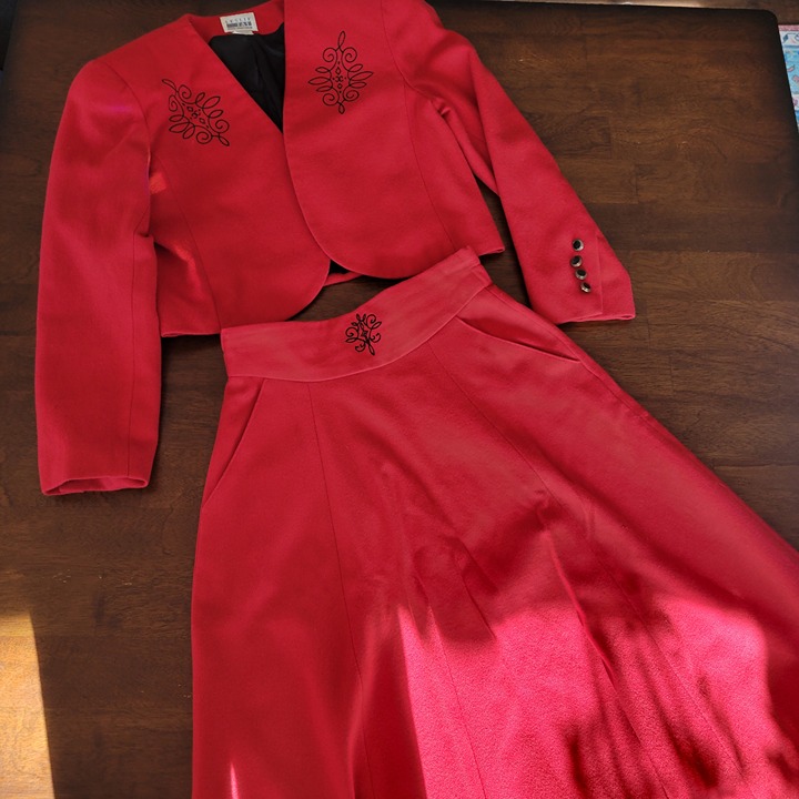 Vintage Leslie Fay Red Wool Blend Two Piece Suit Set with Cropped Blazer Size 6