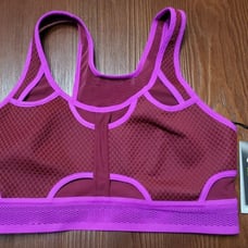 Nike Women's Swoosh UltraBreathe Medium-Support Non Paddded Sports Bra Maroon M