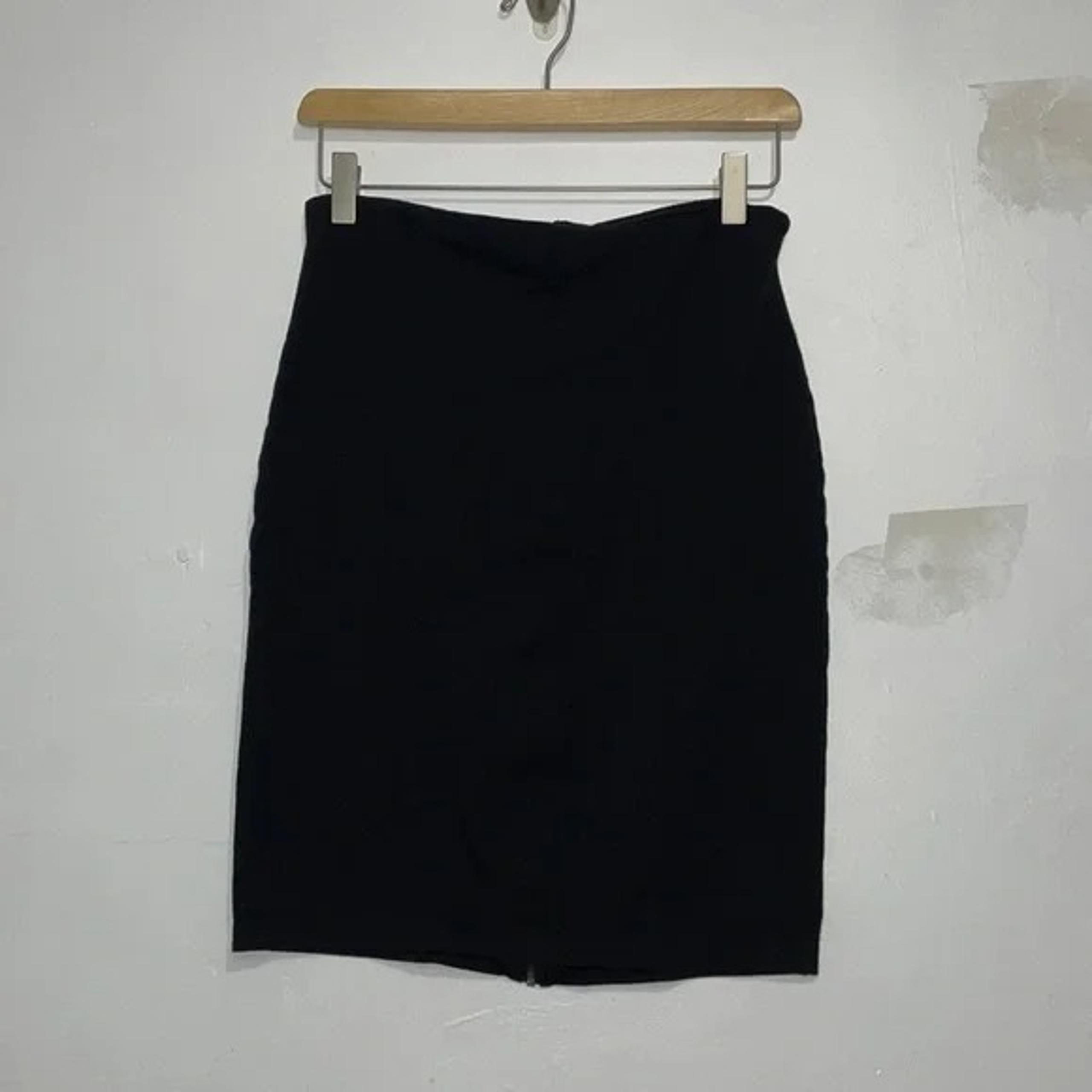Size M Women's Forever 21 Black Fitted Skirt with Zipper