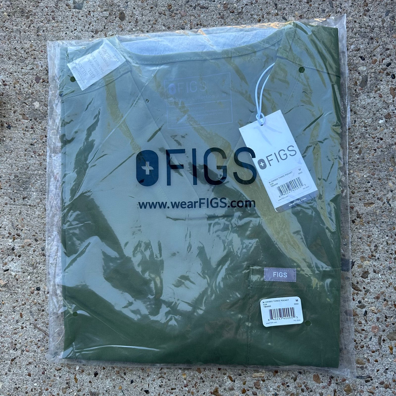 BRAND NEW MEN FIGS SCRUB TOPS DKO SIZE M Figs scrub top in olive green. Comforta