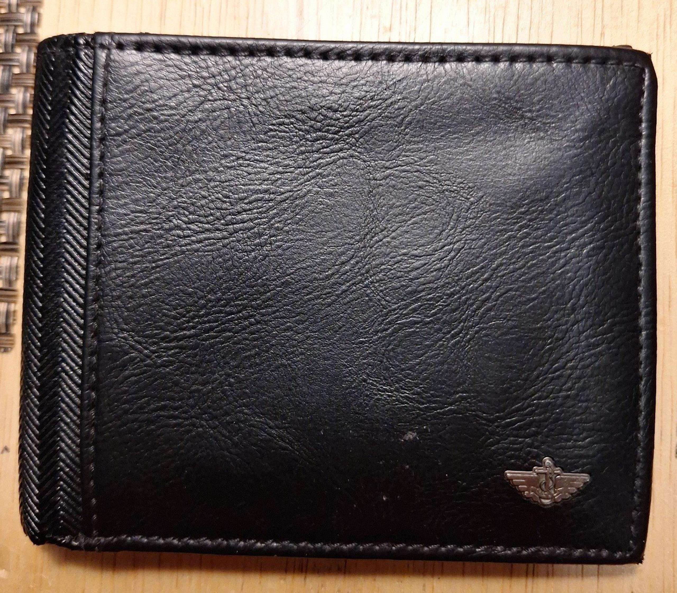 Men's "" Tri-Fold Wallet 9 Credit Card Slots, I.D. Window & Money Slot. - Dockers