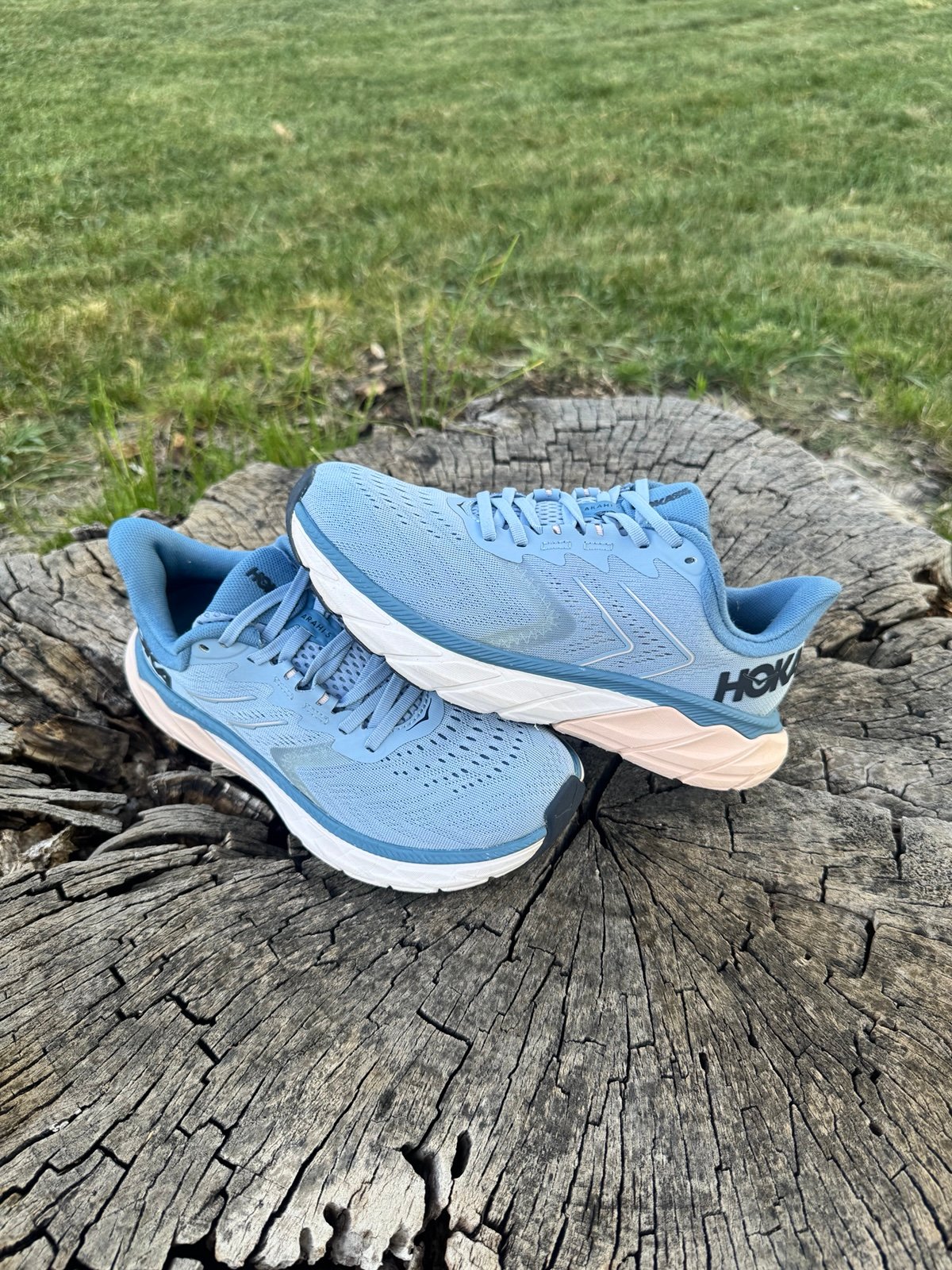 Hoka One One Arahi 5 Women's Size 7.5D Running Shoes Blue, Great Condition!