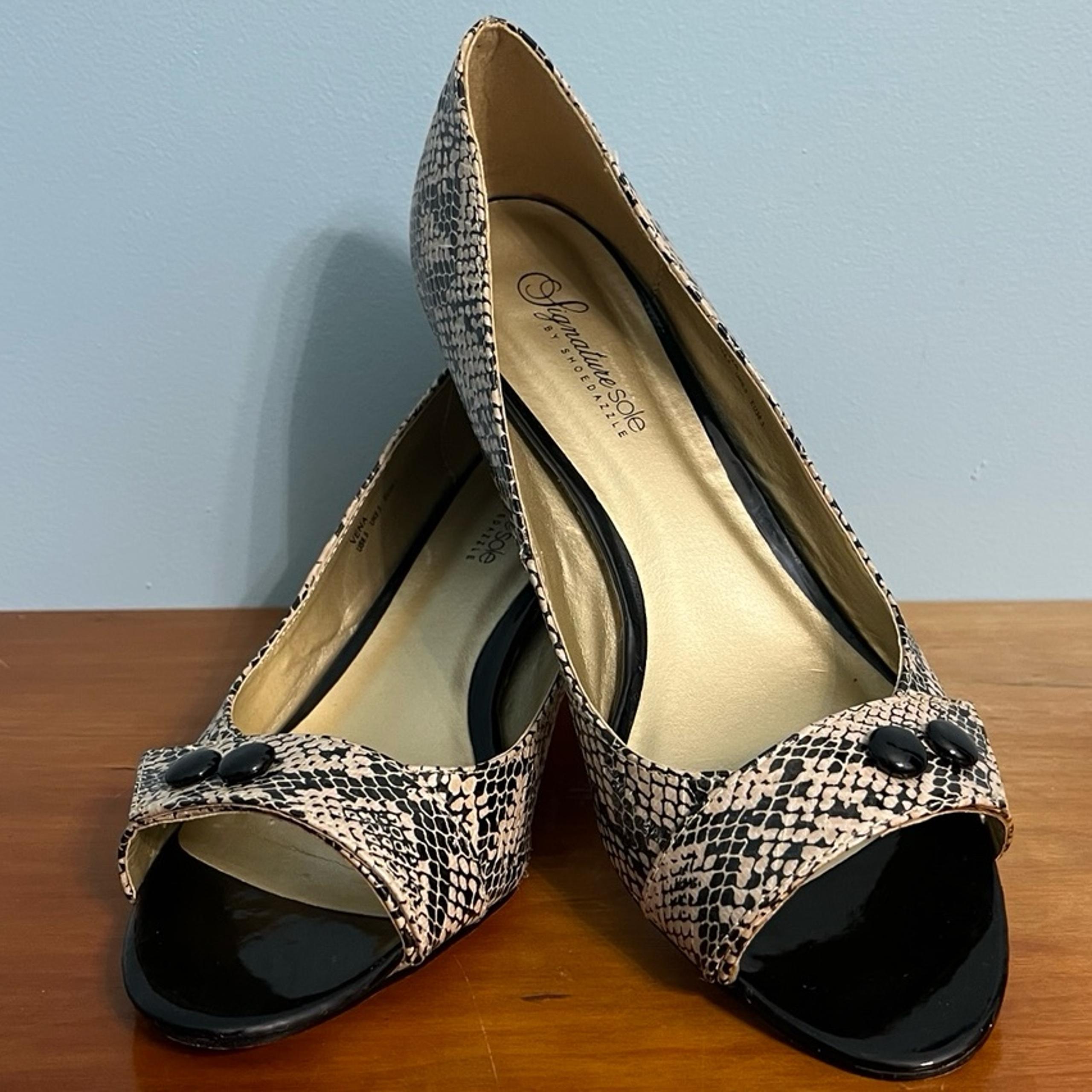 Women’s 8.5 Shoe Dazzle Beige & Black Snake Peep Toe Kitten Heels