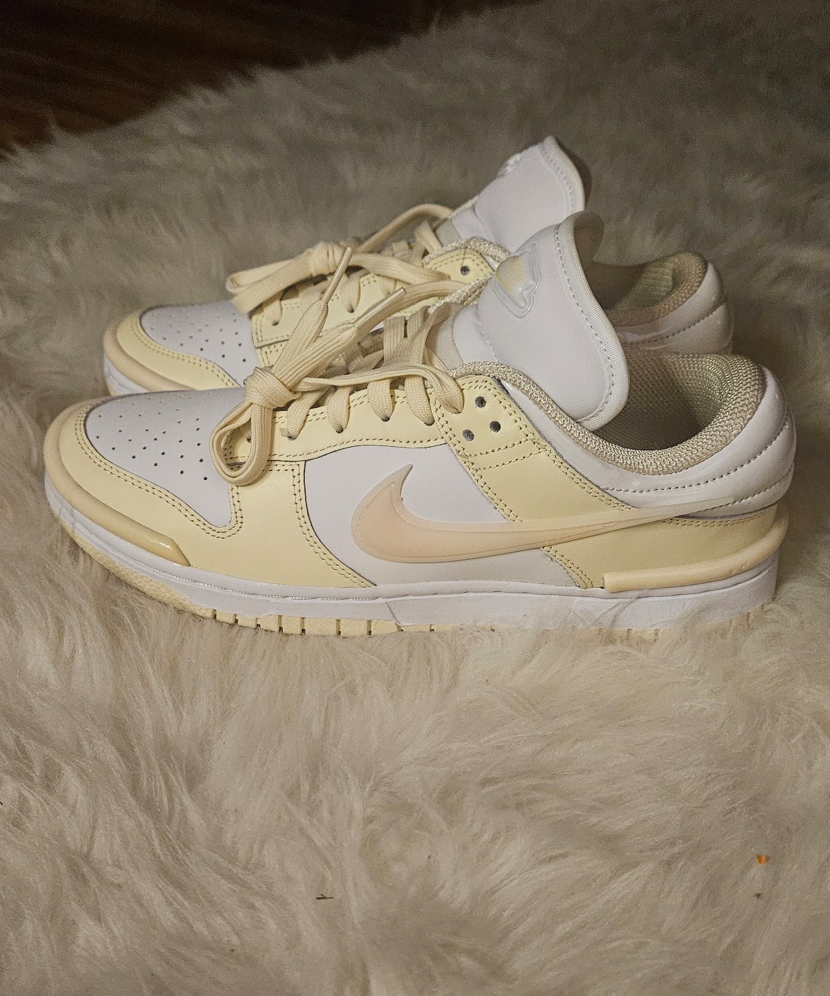 NIKE DUNK LOW TWIST 'COCONUT MILK/ WHITE/ GUAVA WMN'S SZ 7.5