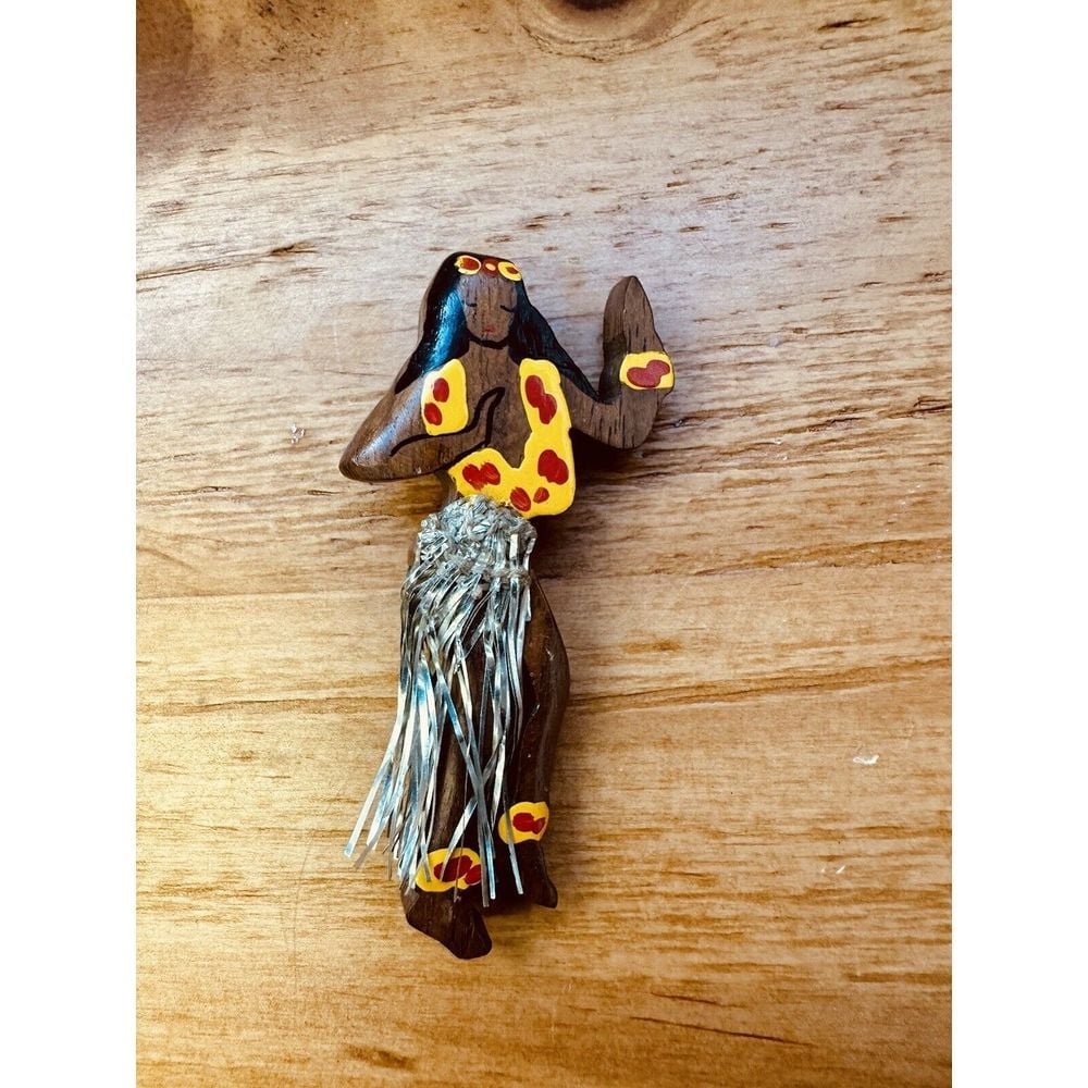 Wooden HAWAIIAN Girl W/Yellow & Red Lei Dancing W/metallic Skirt Pin Brooch VTG
