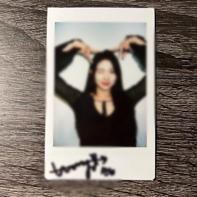 tripleS lovelution signed Polaroid xinyu