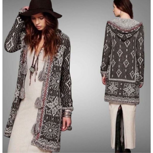 Free People Sweater Womens Size M Gray Pom Pom Tassel Chunky Western Cardigan