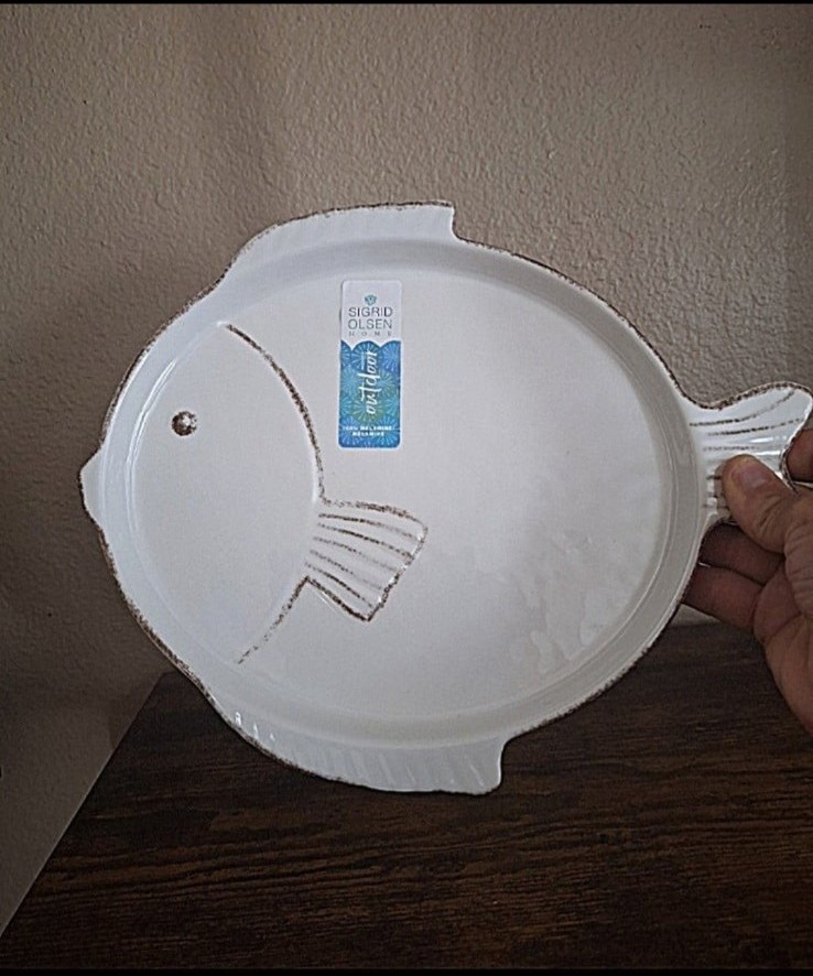 Pretty Sigrid Olsen Ocean Life Fish Shaped With Rustic Rims Melamime Serving Pla