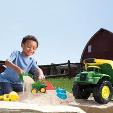 Big Scoop Dump Truck Sandbox Toy, 21 -T