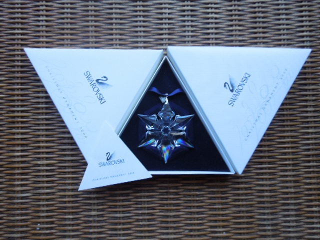 SWAROVSKI 2000 CHRISTMAS HOLIDAY ORNAMENT