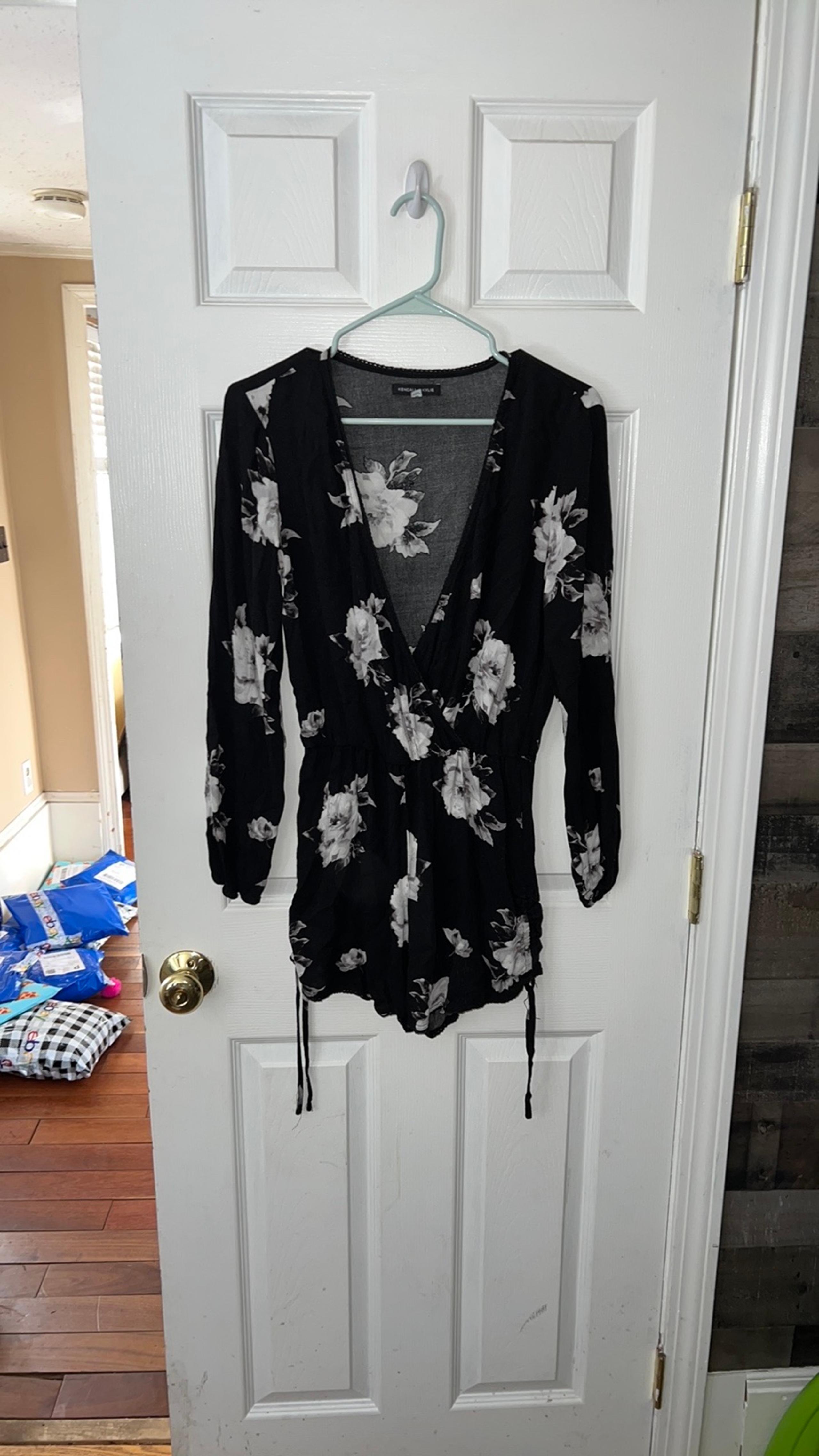 Kendall & Kylie Deep V-Neck Black Floral Romper Size Medium