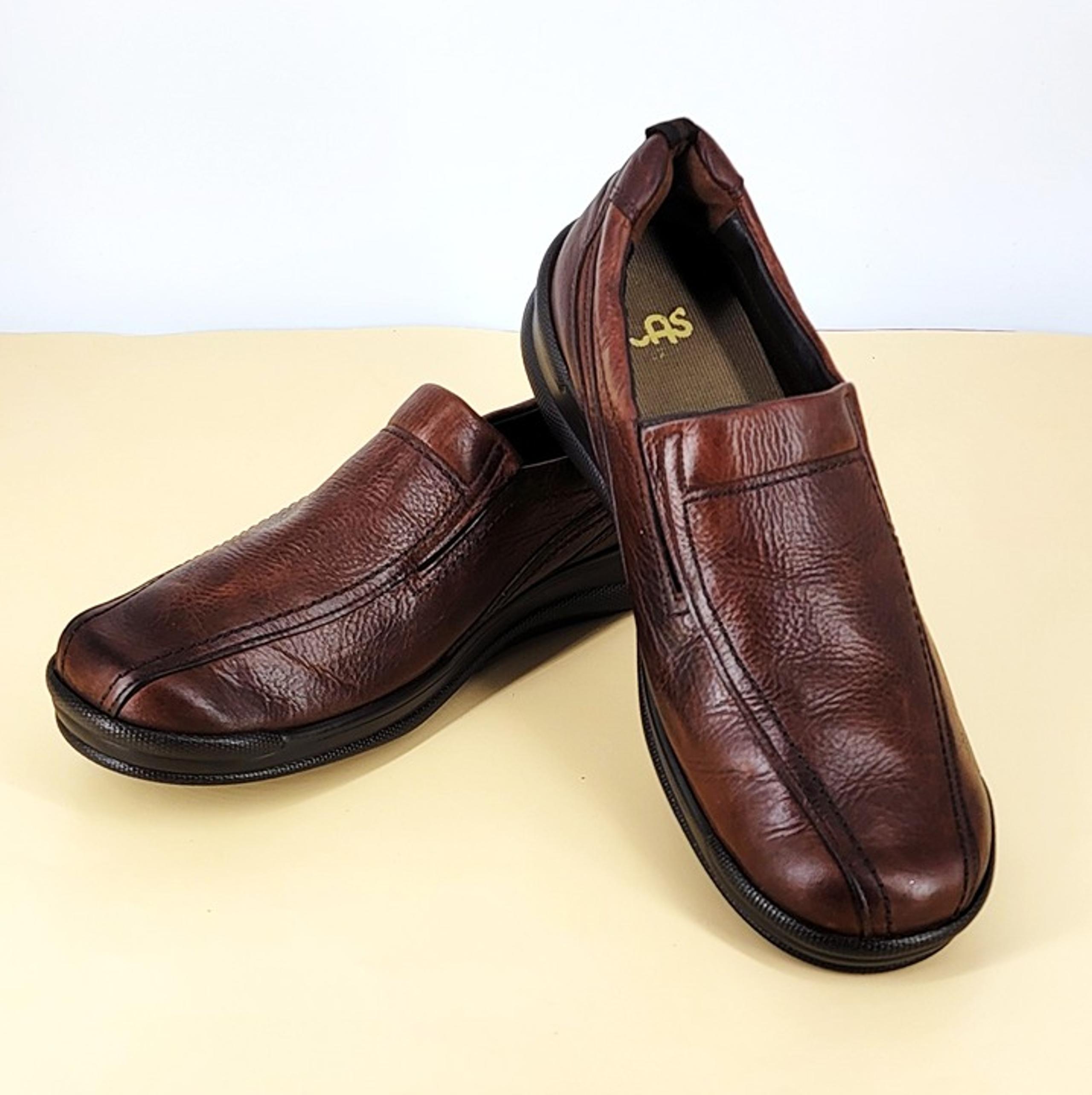 SAS Men's 12M Brown Pebbled Leather Side Gore Motion Technology Comfort Loafer