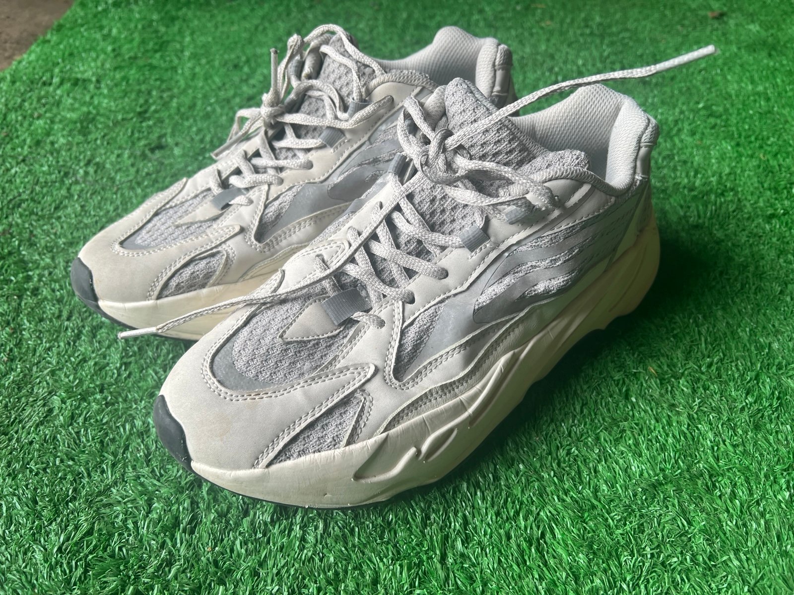 Yeezy 700 v2 Static