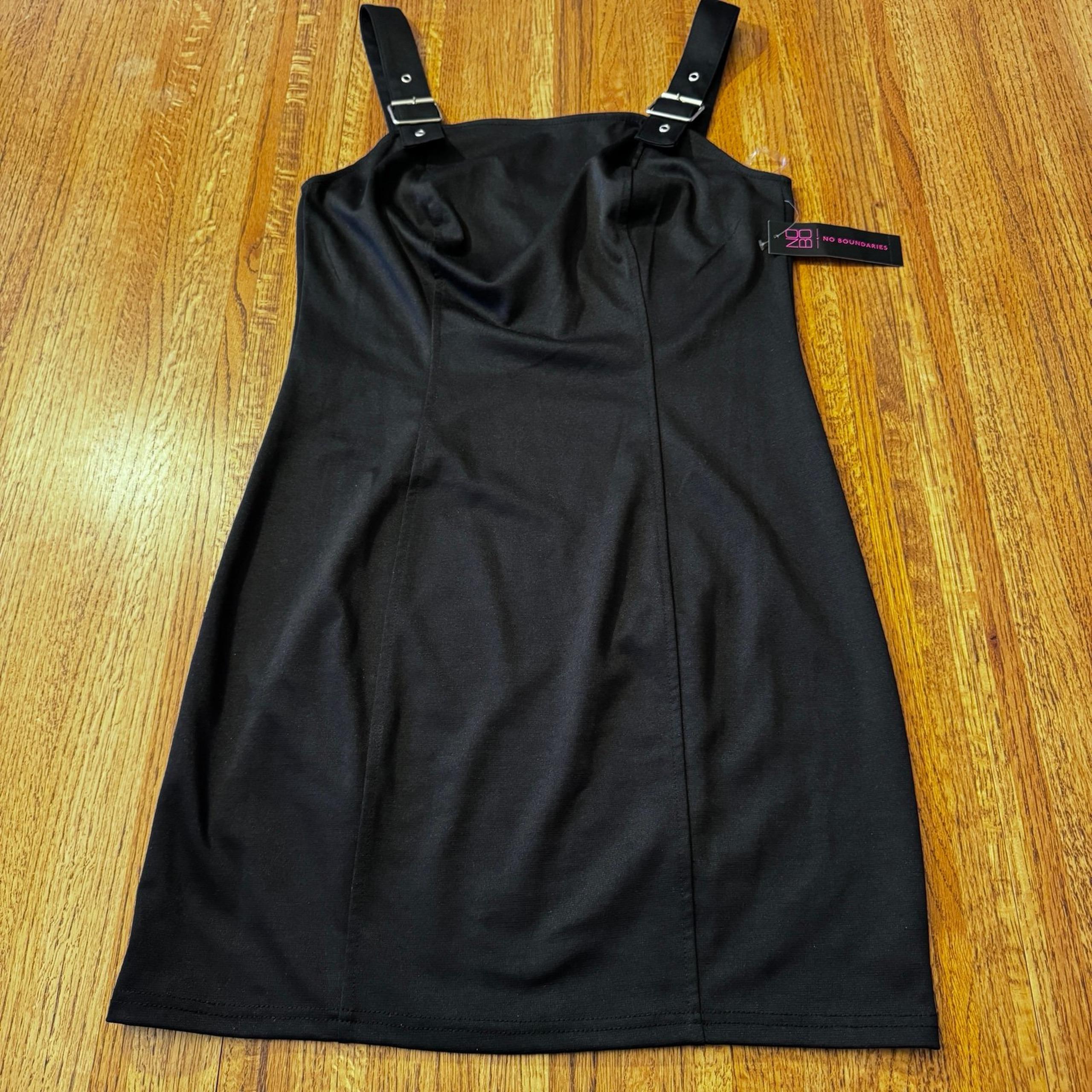 NWT Juniors black jumper dress w/adjustable straps, size 11-13