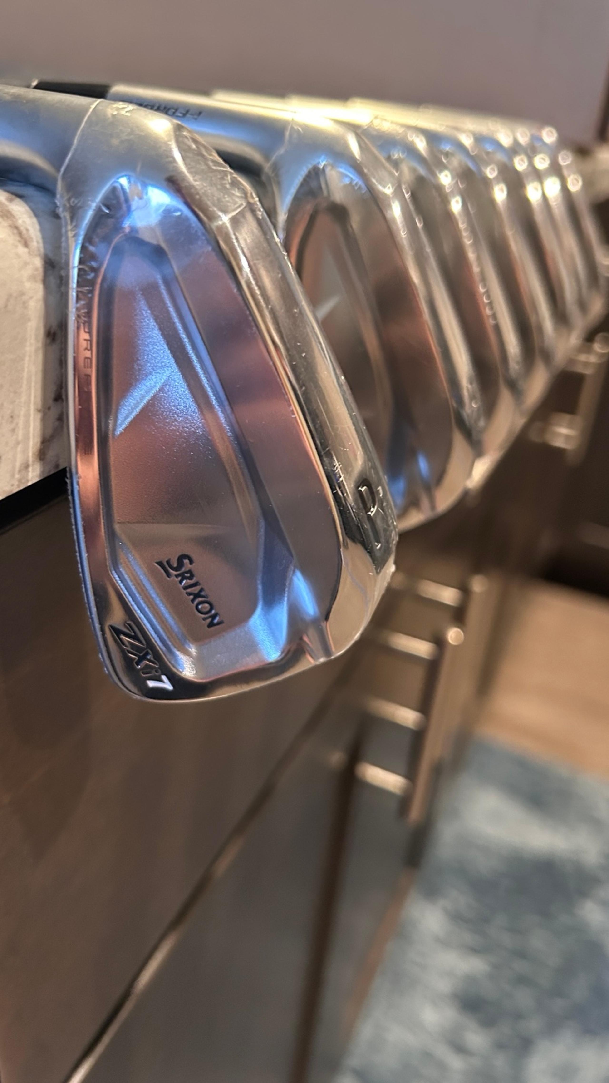 NEW LEFT HANDED Srixon ZXi7 Iron Set 4-PW Dynamic Gold Mid 115 Stiff Flex