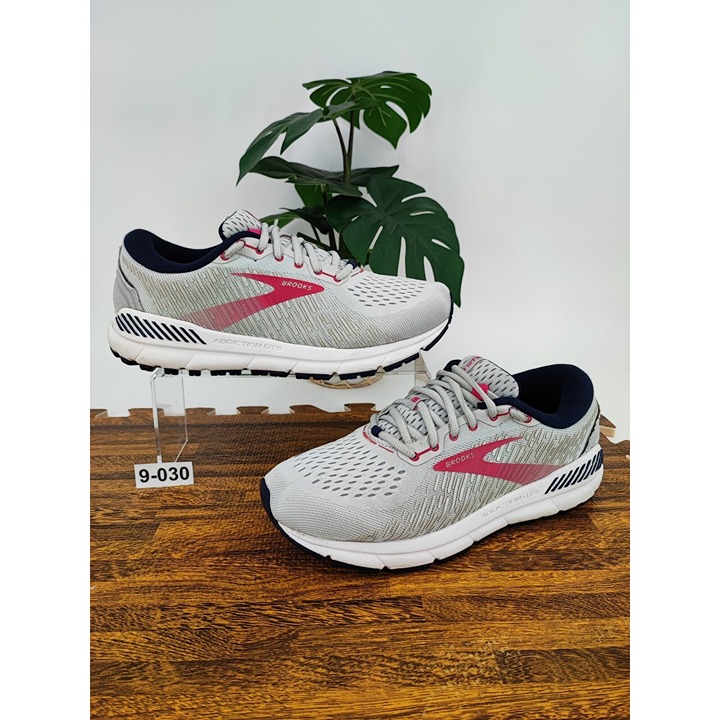 Brooks Women's Addiction GTS Gray Mesh Athletic Shoes Size 9 US