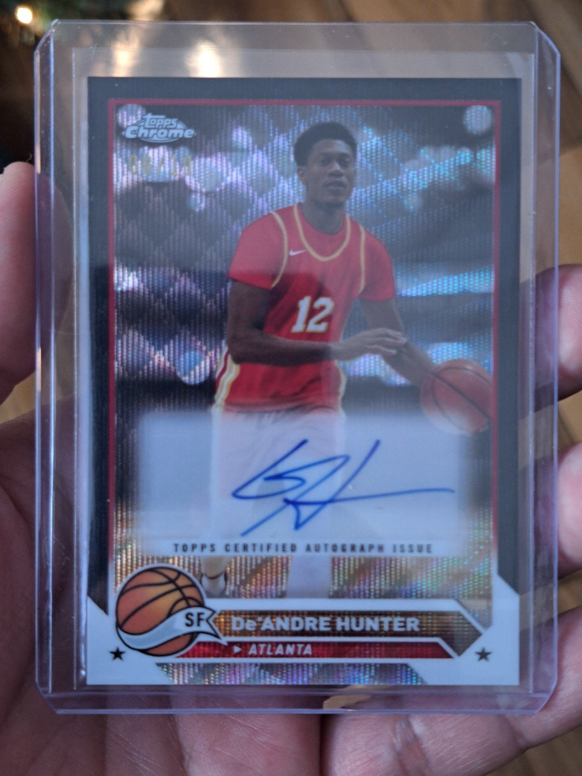 23-24 TOPPS CHROME BASKETBALL DE’ANDRE HUNTER BLACK WAVE REFRACTOR AUTO