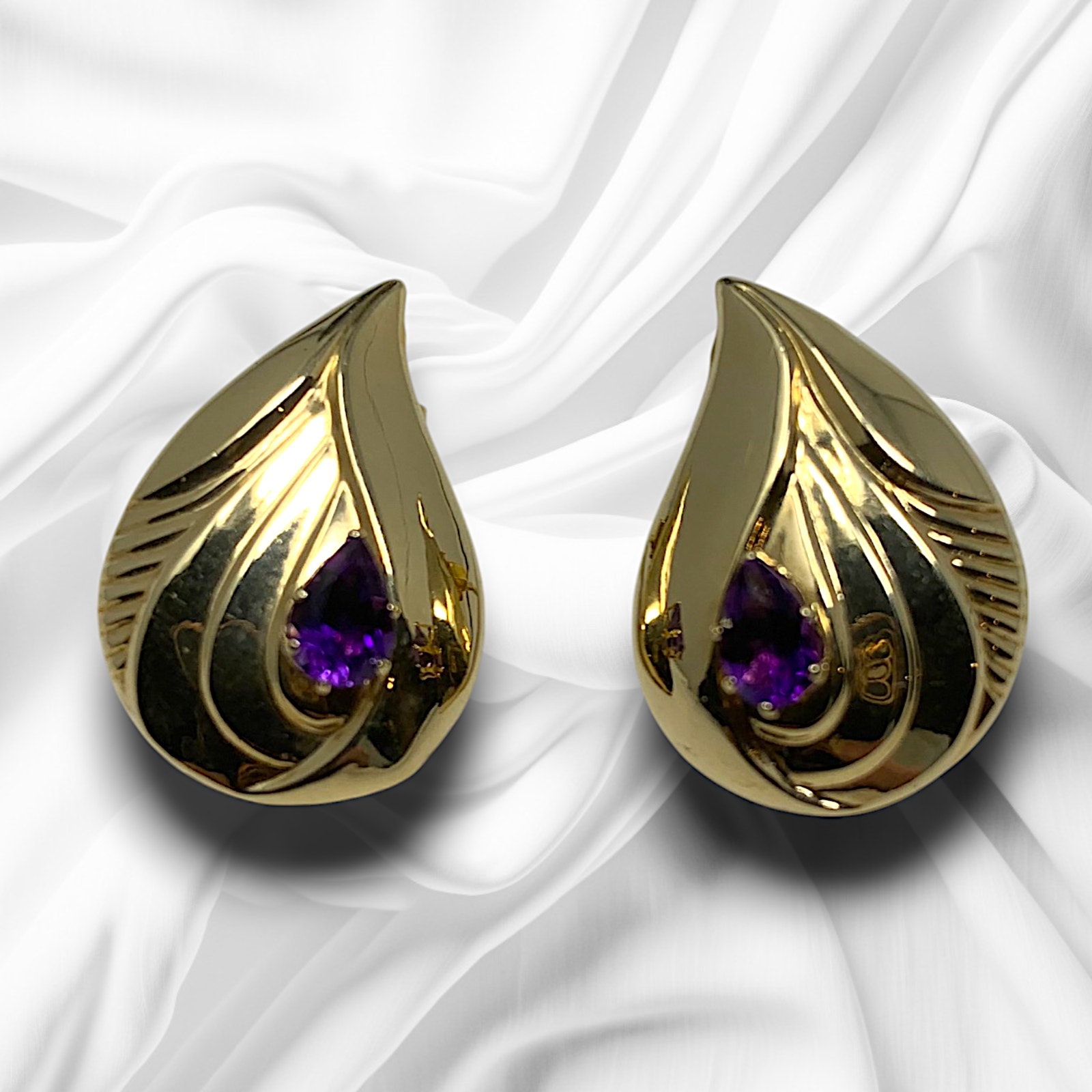 Vintage Petite Modernist 14K Gold & Amethyst Teardrop Shaped Earrings Pierced