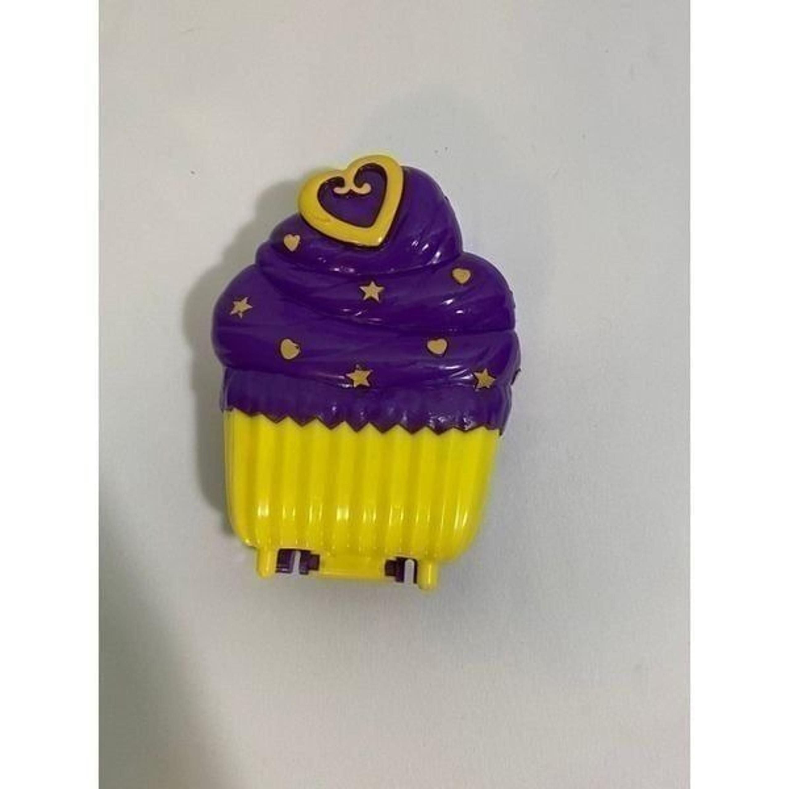 Polly Pocket Sweet Treat Cupcake Cafe Compact with Figures