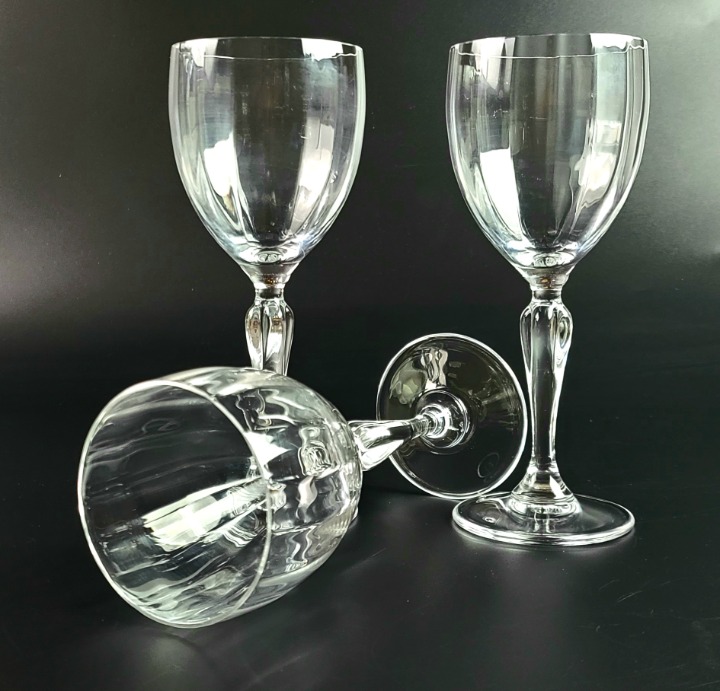 Vintage Optical Illusion Wine Glasses 3