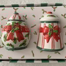 Holly & Ribbon Salt and Pepper Set -Lady Jayne Ltd