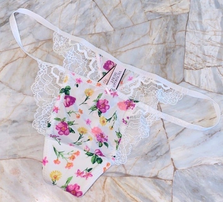 VS DREAM ANGELS Floral Lace-Trim V-String Panty Small