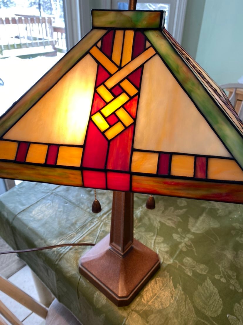 Stained glass table lamp
