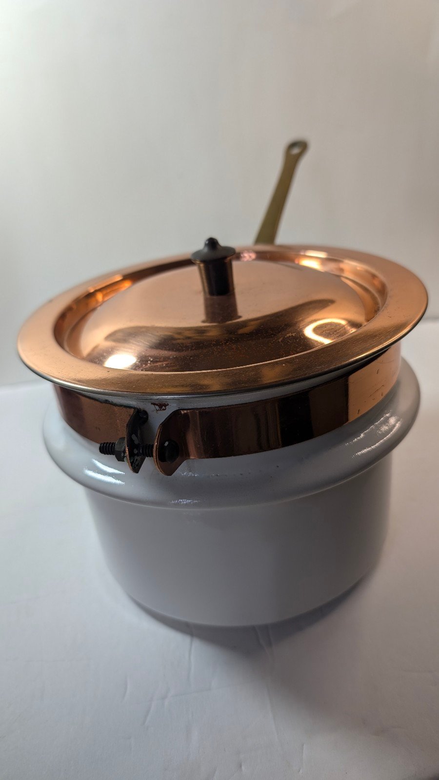 Vtg white ceramic pot with copper band copper plated lid brass handle