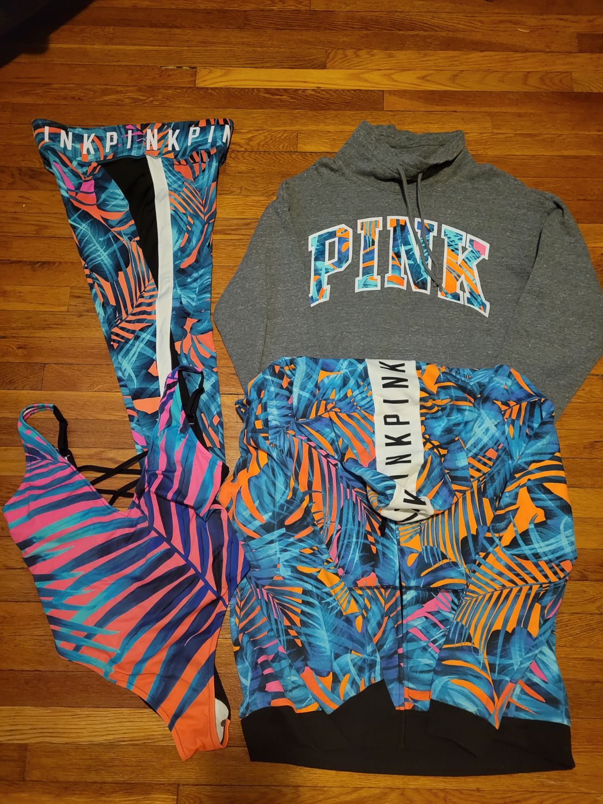 Vs Pink tropical tornado 4 piece set size large