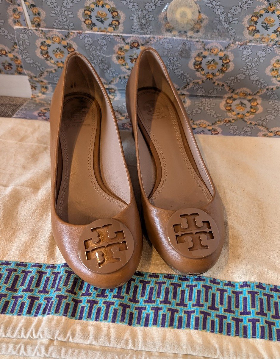 Tory Burch Logo Block Heels Pump Size 7