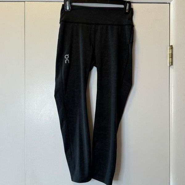 ON RUNNNG CLOUD 7/8 Black Speckled Tights Women’s Size XS