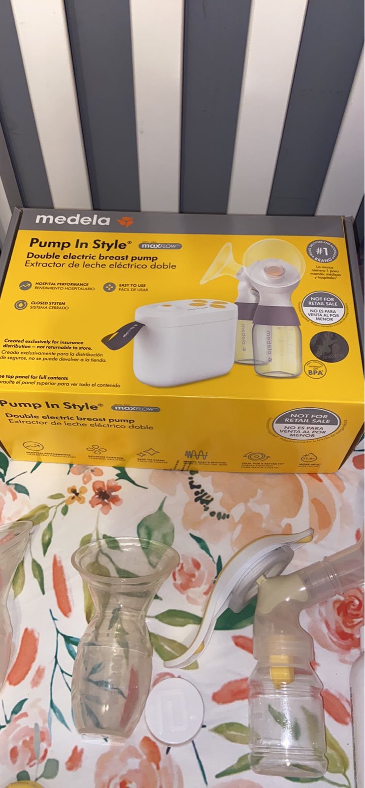 Medela breast pump & Accessories Bundle