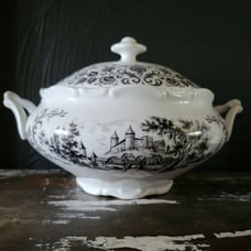 Schumann-Bavaria Arzberg Castle Round Covered Vegetable Dish