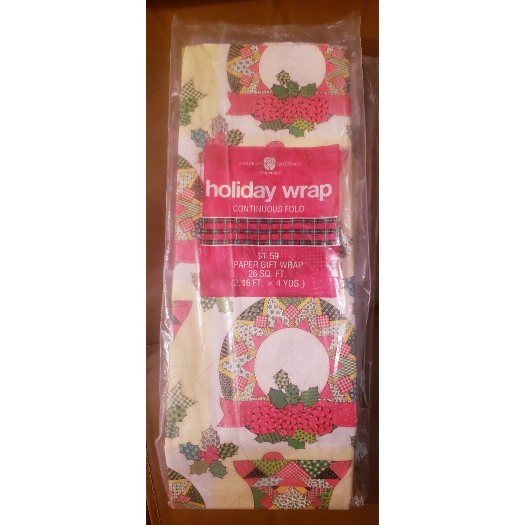 Vintage American Red & Green Wreath Quilt Pattern Holiday Wrap Gift 1980's Xmas